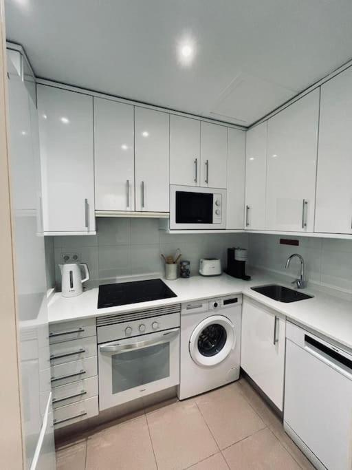 New Stylish Apt 5Px En La Plaza De Espana/Gran Via Madrid Bagian luar foto